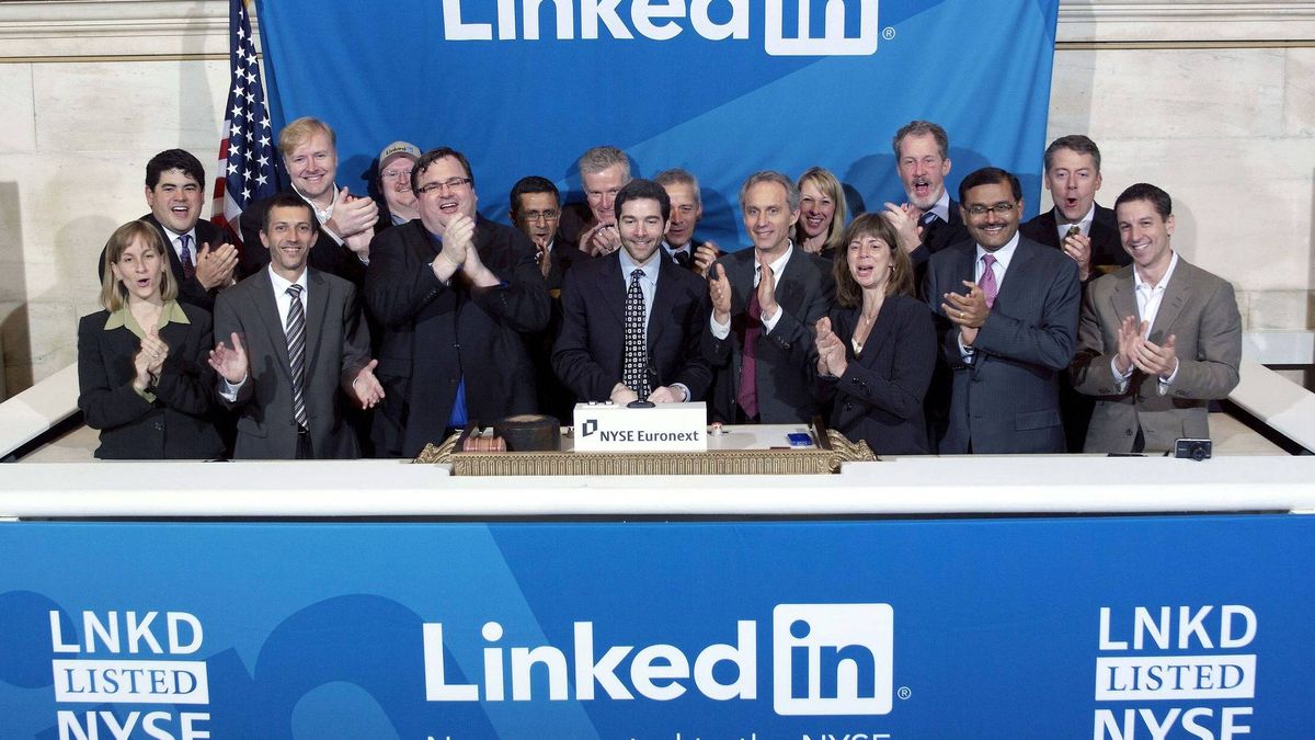 LinkedIn juega mejor en la sombra: gana la partida bursátil a Facebook y Twitter