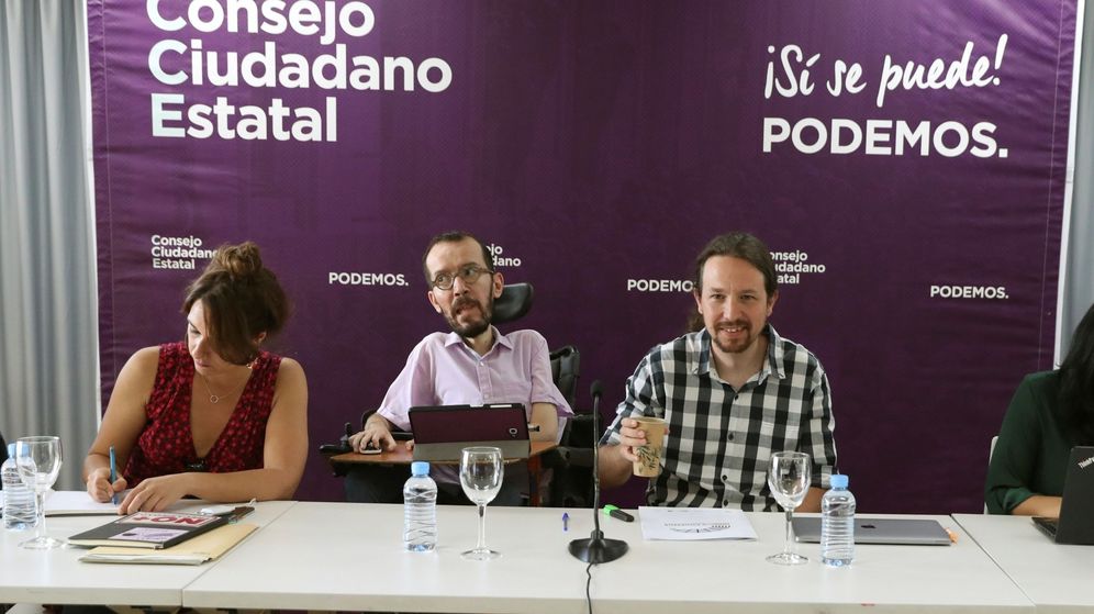 Foto: El secretario general de Podemos, Pablo Iglesias (d), junto al secretario de organización del partido, Pablo Echenique (c), y la Secretaria de Participación Ciudadana Estatal, Noelia Vera, en la reunión de la dirección. (EFE)
