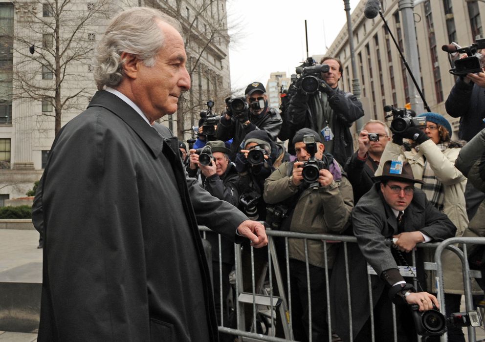 Foto: Bernard Madoff, tras enfrentarse a un juicio por fraude en 2009 (I.C.)