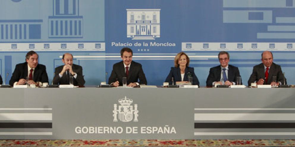 Foto: Un sector del PSOE se suma a Botín y pide a Zapatero que retrase la sucesión a 2012