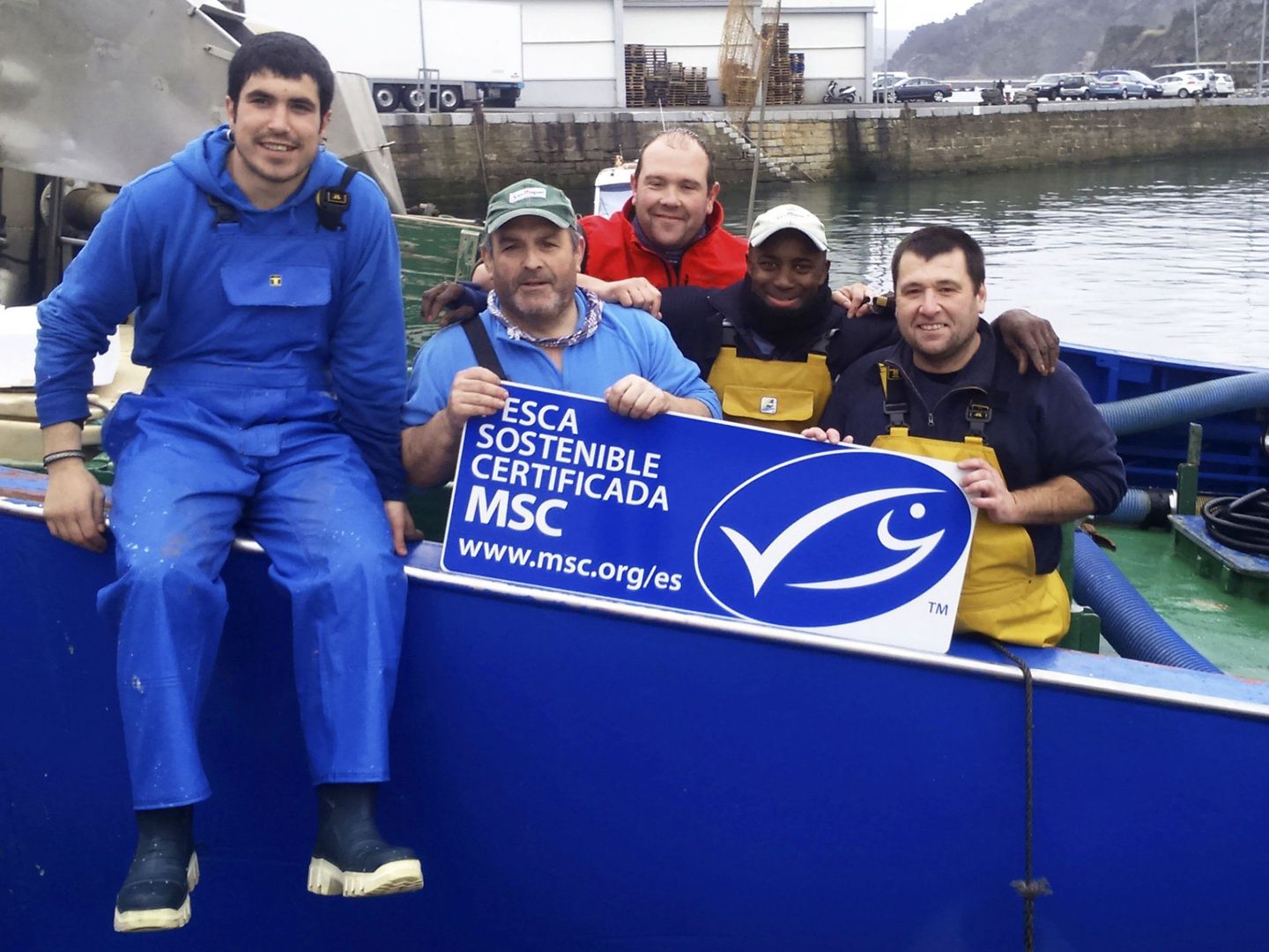 Pescadores colaboradores de la campaña MSC (EFE)