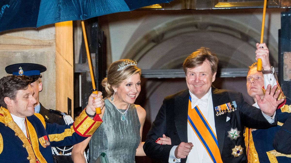 Máxima de Holanda: diecisiete años después, mismo vestido y joyas impresionantes