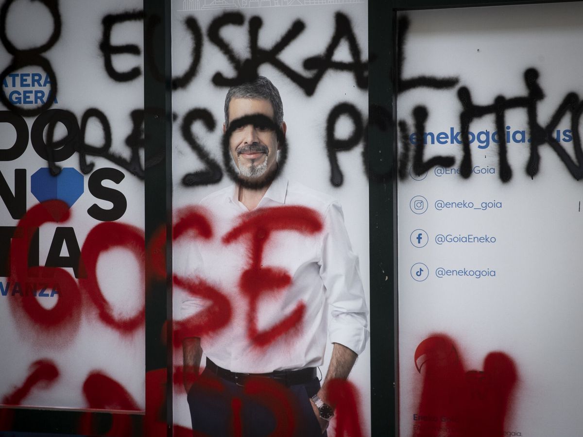 Foto: Fachadas pintadas en San Sebastián a favor de los presos de ETA en imagen de archivo. (EFE/Javier Etxezarreta)