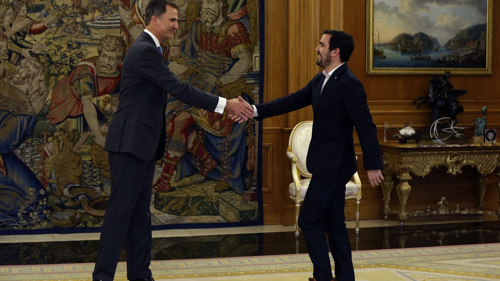 Foto: El Rey recibe en el palacio de la Zarzuela a Alberto Garzón, este 25 de abril. (EFE)