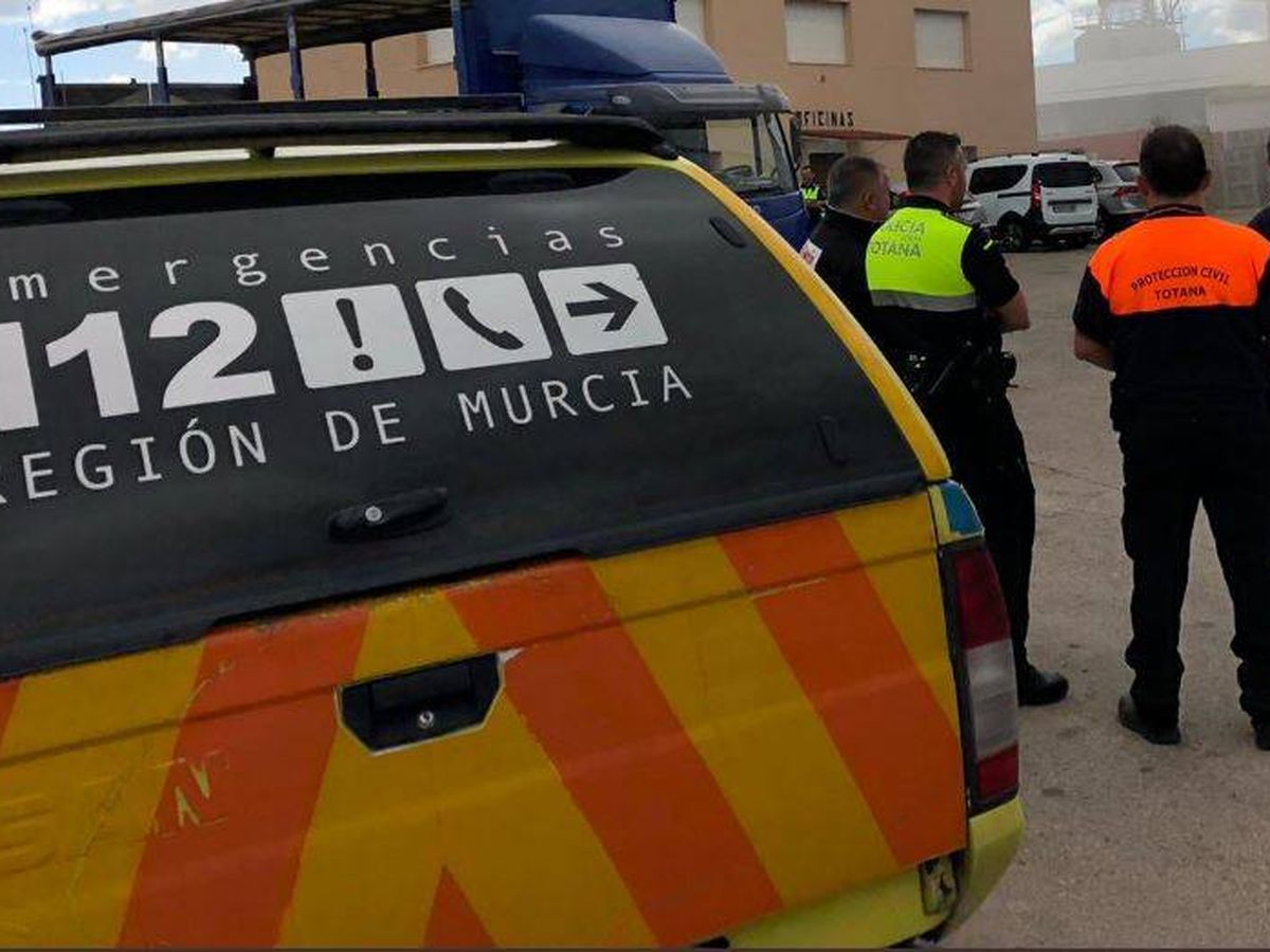 Foto: El 112 de la Región de Murcia ha acudido al lugar del accidente múltiple, en el que ha fallecido el conductor kamikaze (Emergencias 112 Murcia)