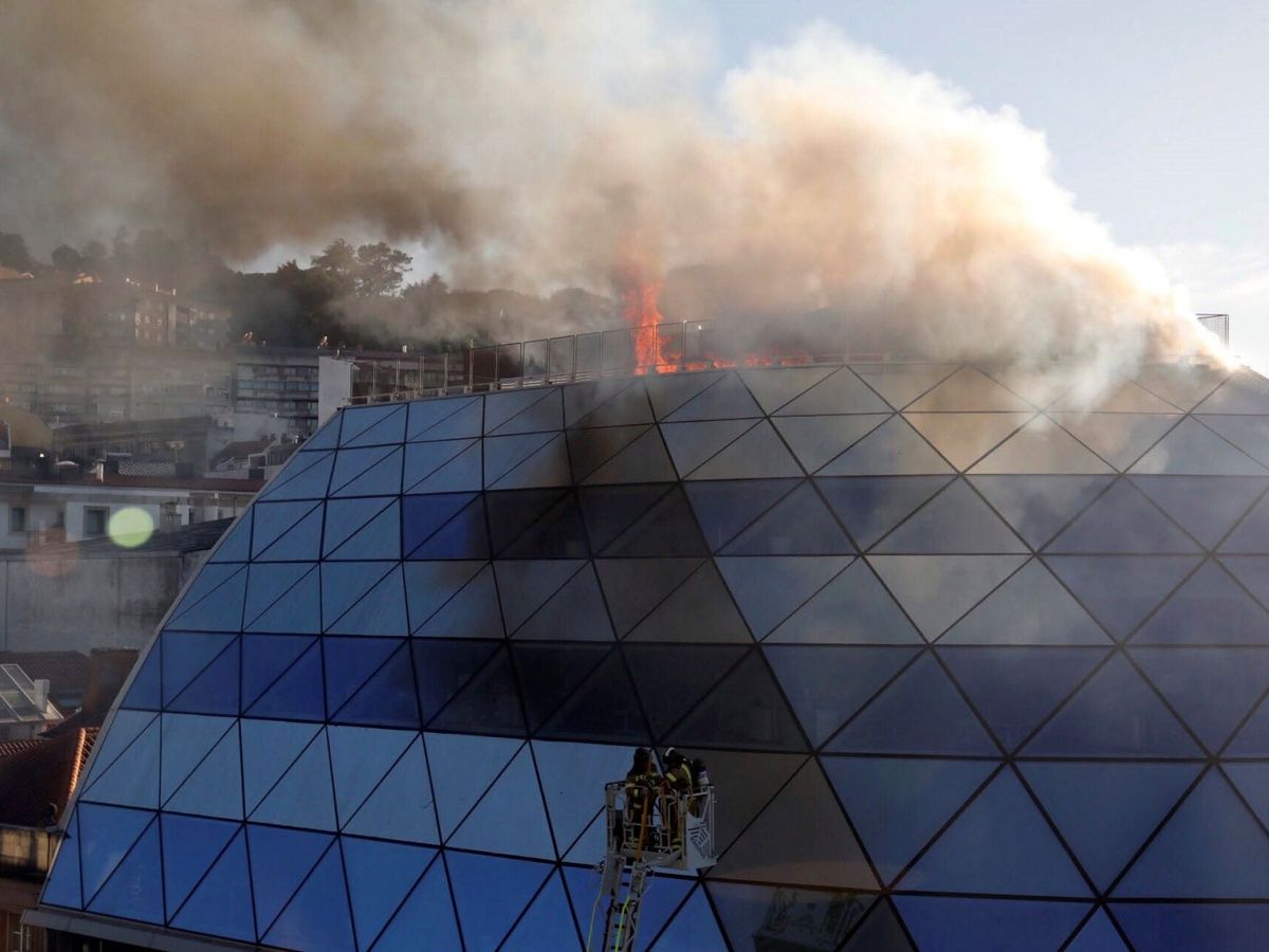 Foto: Incendio en la sede del Celta de Vigo. (EFE)