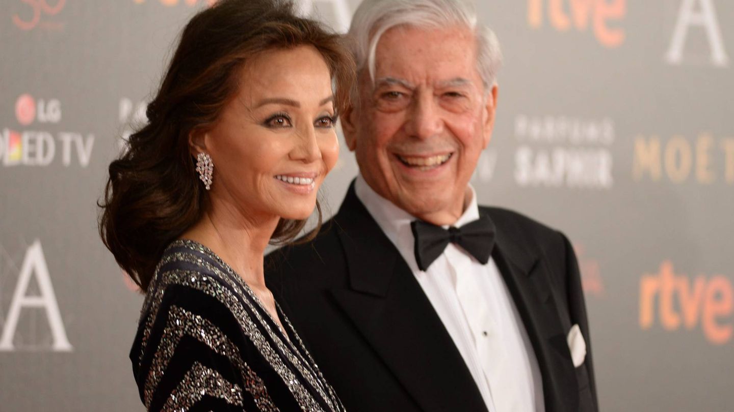 Isabel Preysler radiante con Mario Vargas Llosa. (Cordon Press)
