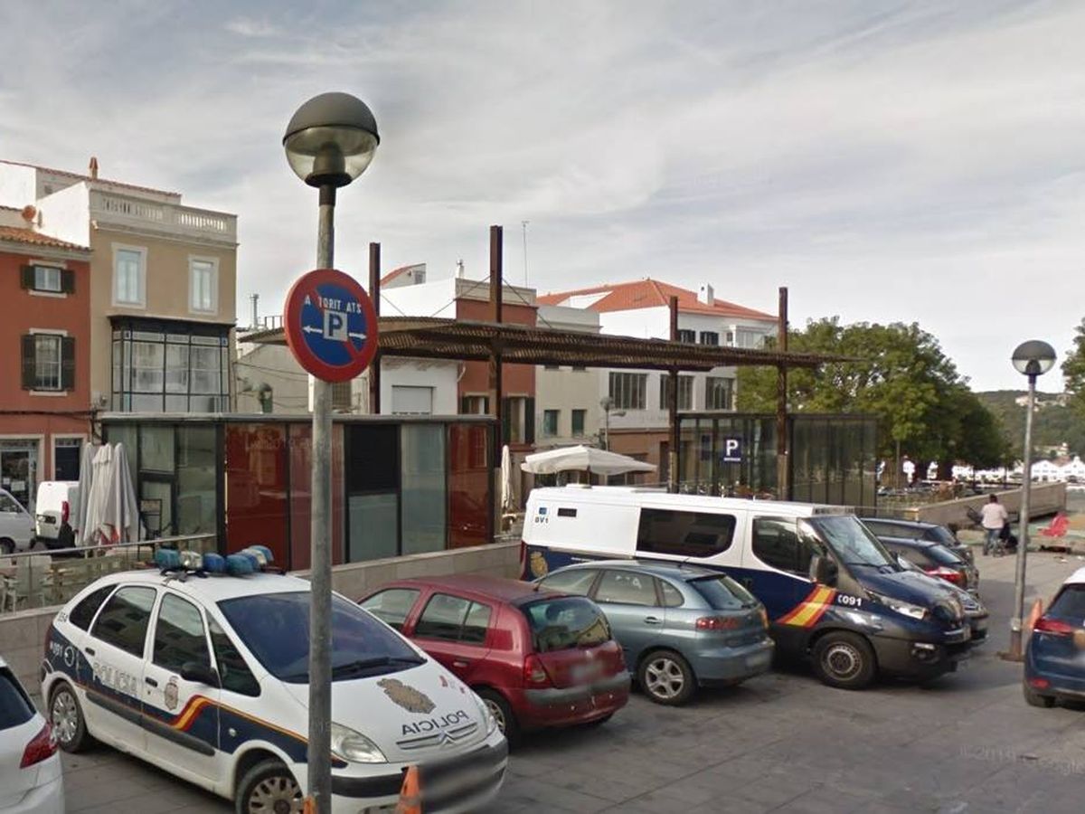 Foto: Plaza en la que se sitúa la comisaría de la Policía Nacional de Mahón, Menorca (Google Maps)