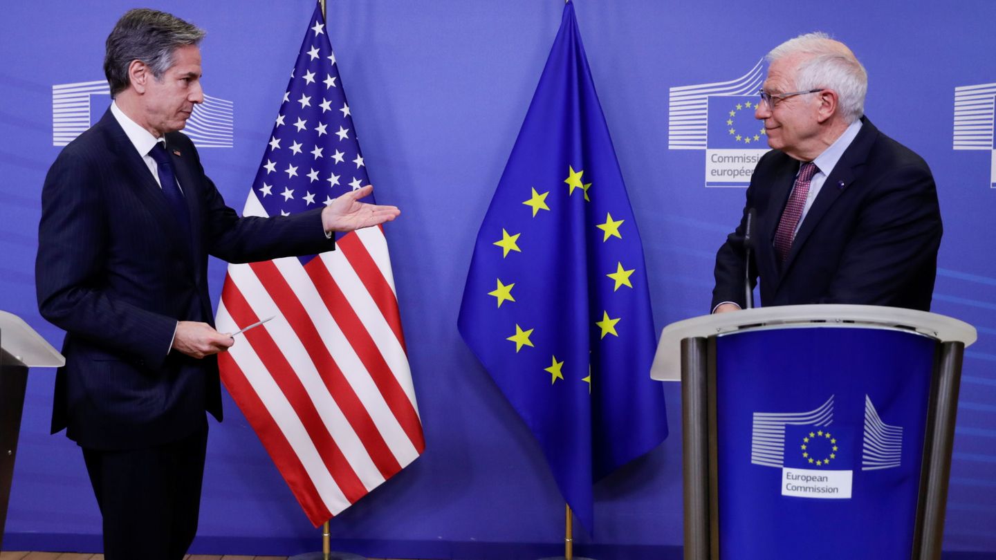 Antony Blinken, secretario de Estado de EEUU, junto con Josep Borrell en Bruselas. (Reuters)