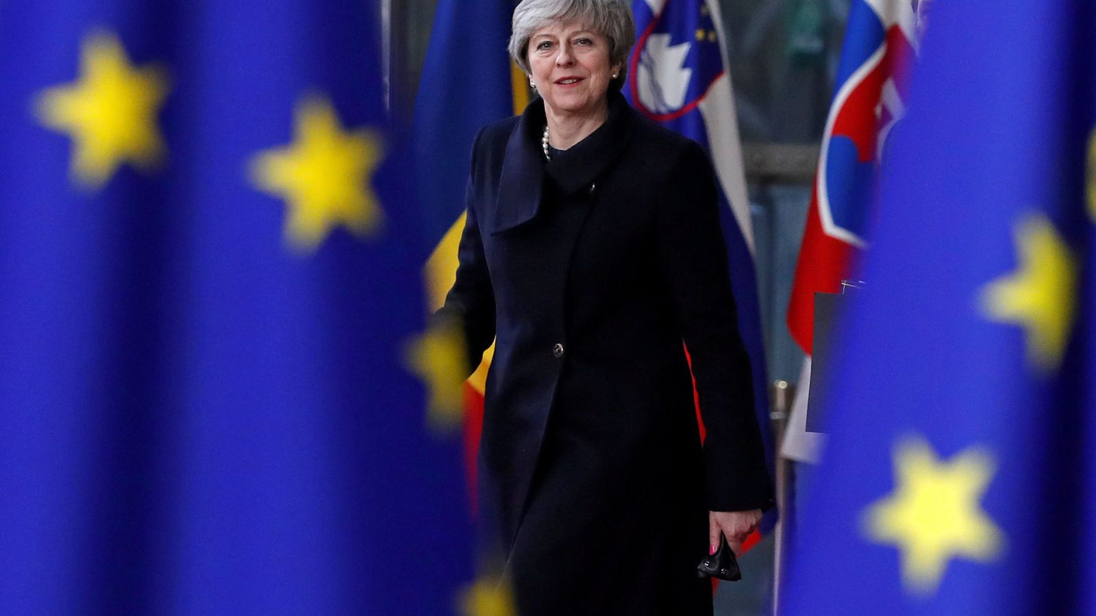 Foto: Theresa May a su llegada a la Cumbre de la UE en Bruselas, el 14 de diciembre de 2017. (Reuters)
