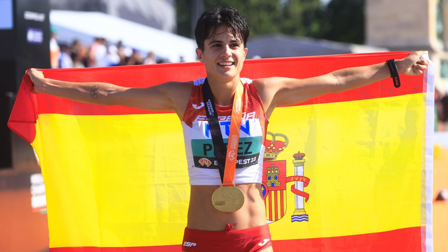 María Pérez tras conseguir la medalla. (EFE/Istvan Derencsenyi)