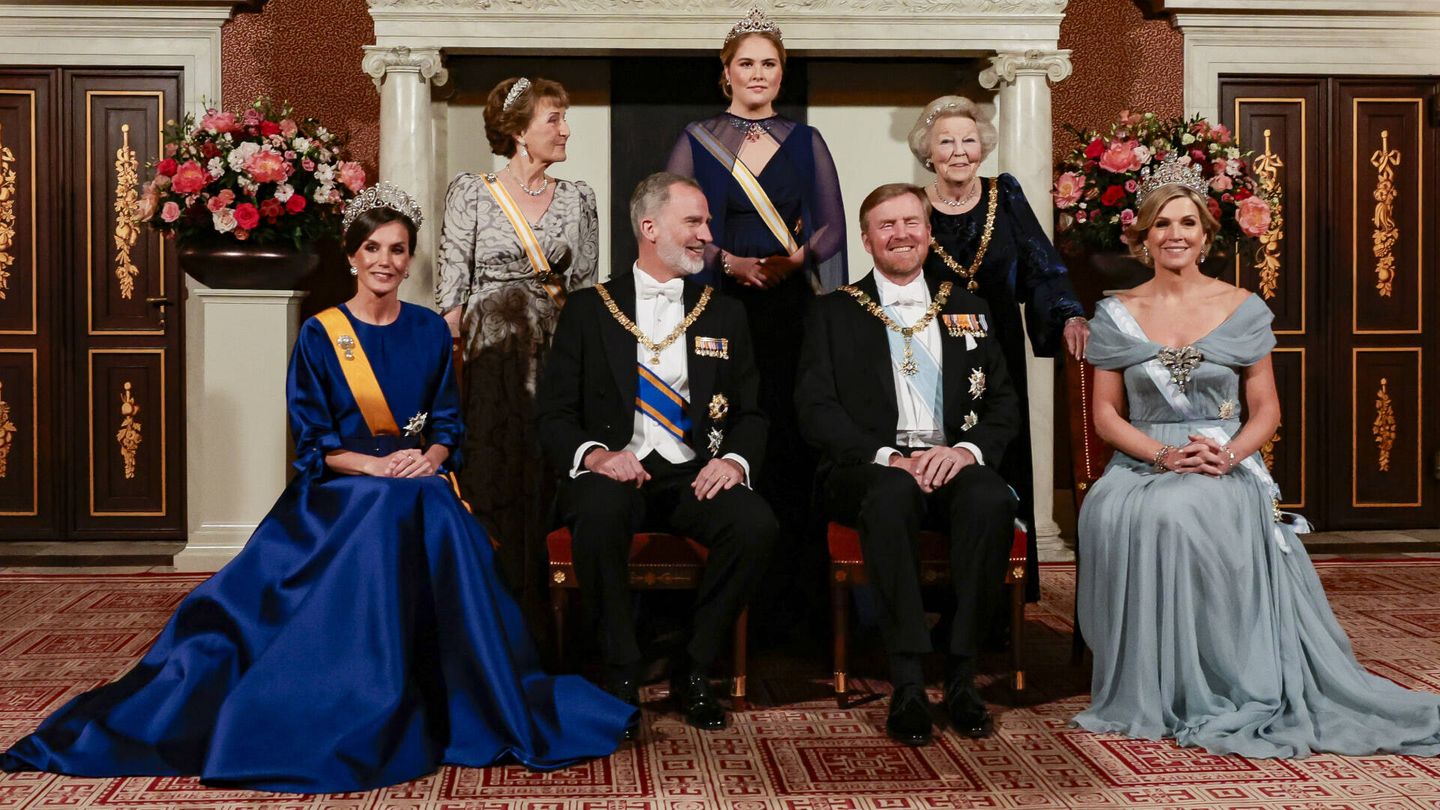 Los Reyes de España, junto con la familia real de los Países Bajos. (Gtres)