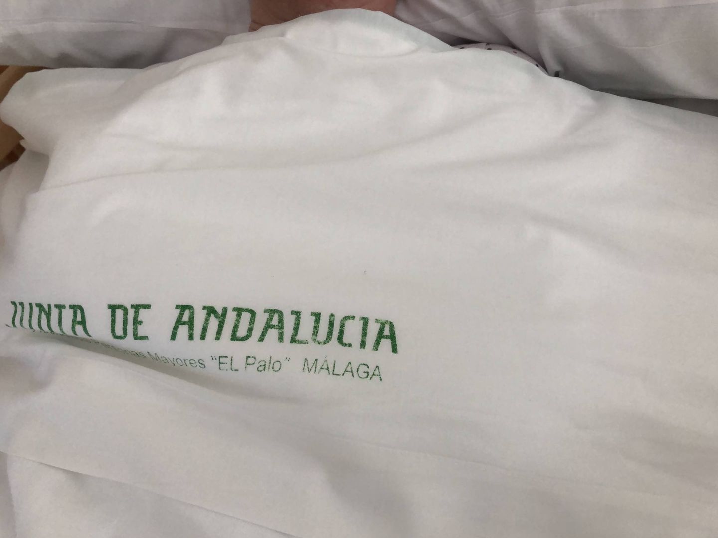 Imagen parcial de la cama de una residente. (Agustín Rivera)