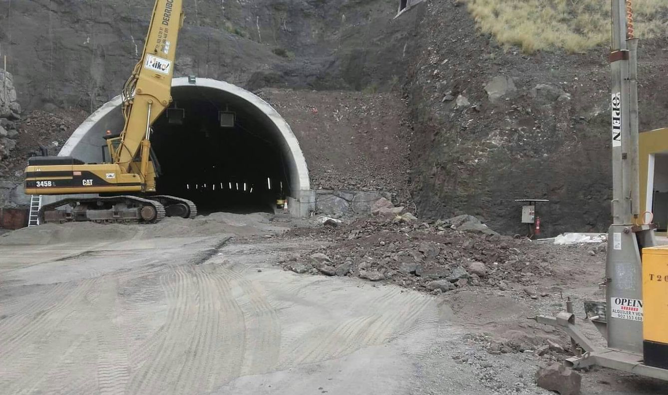 Obras en el túnel habilitado para acceder al pueblo. (Plataforma afectados)
