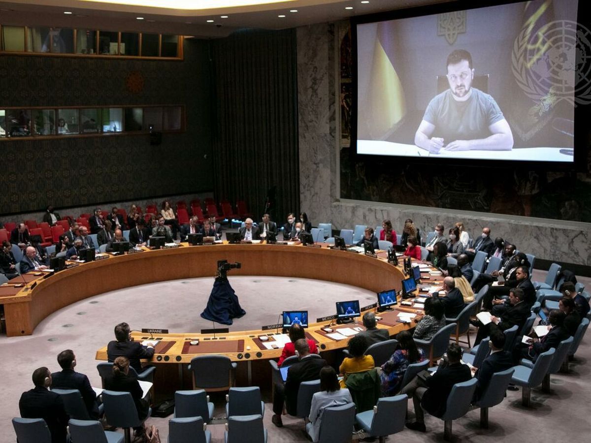 Foto: Fotografía cedida por Naciones Unidas que muestra al presidente ucraniano Volodímir Zelenski mientras interviene virtualmente ante el Consejo de Seguridad de la ONU. (EFE/ONU/Ariana Lindquist)