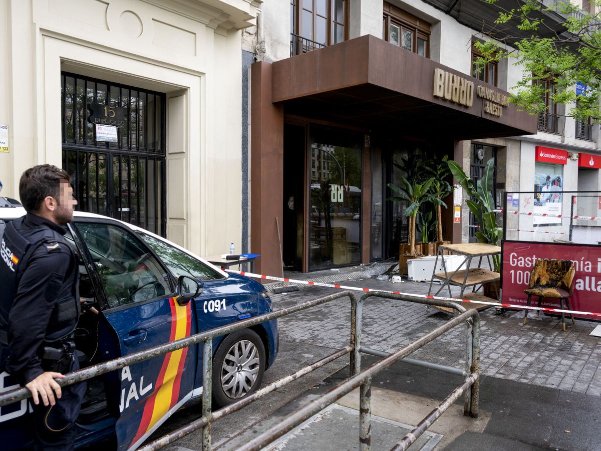 Foto: Exterior del restaurante de Madrid tras el incendio. (EFE/Fernando Villar) 