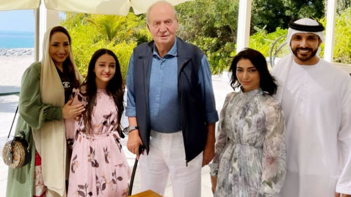 Juan Carlos I, con la familia Al Qubaisi. (Instagram)