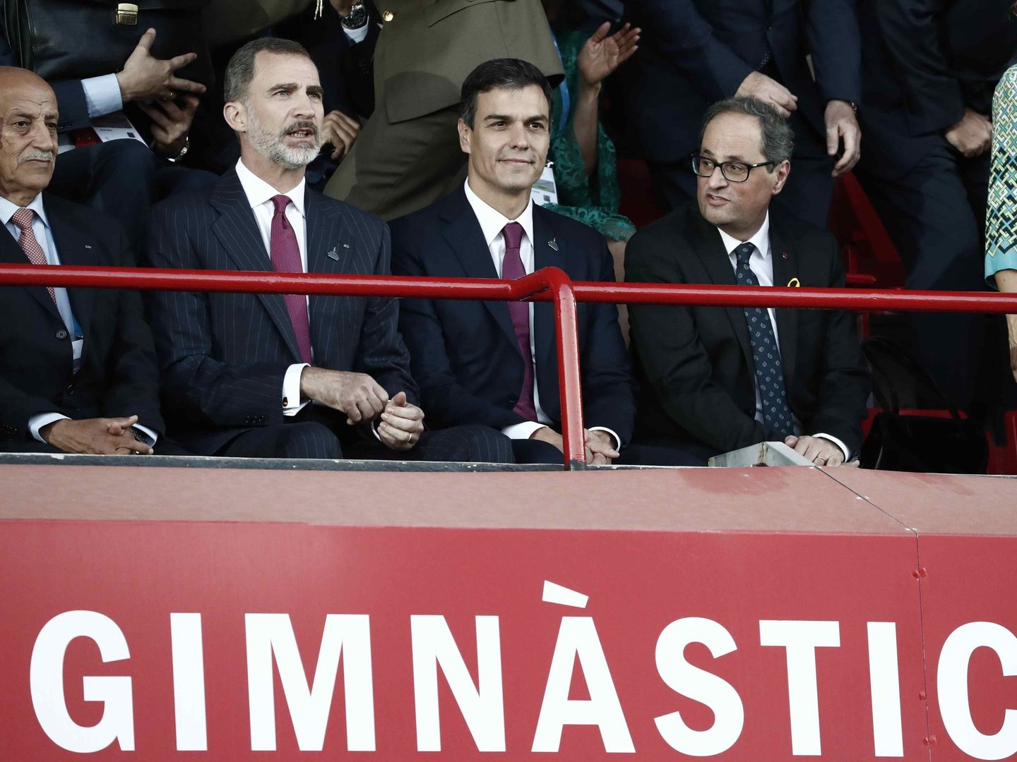 El Rey Felipe VI junto a Pedro Sánchez, el 'president', Quim Torra en los Juegos Mediterráneos. (EFE)