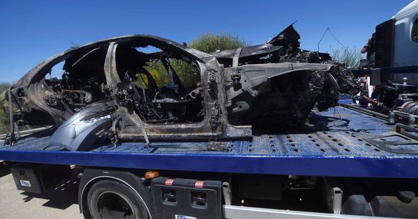 Foto: Imagen que muestra el vehículo en el que viajaba el futbolista Antonio Reyes tras el accidente mortal en Sevilla. (EFE)