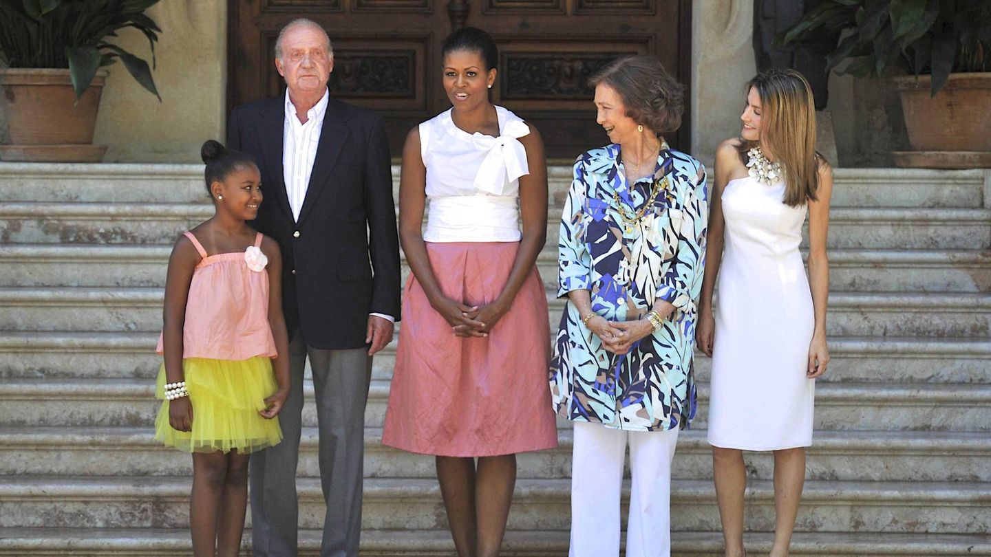 Michelle Obama y su hija Sasha, en Marivent, durante su primera visita a Mallorca en 2010. (Getty)