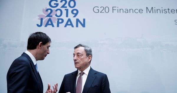 Foto: El presidente del BCE, Mario Draghi, junto al ministro holandés de Finanzas, Wopke Hoekstra, en el G20 (Reuters)