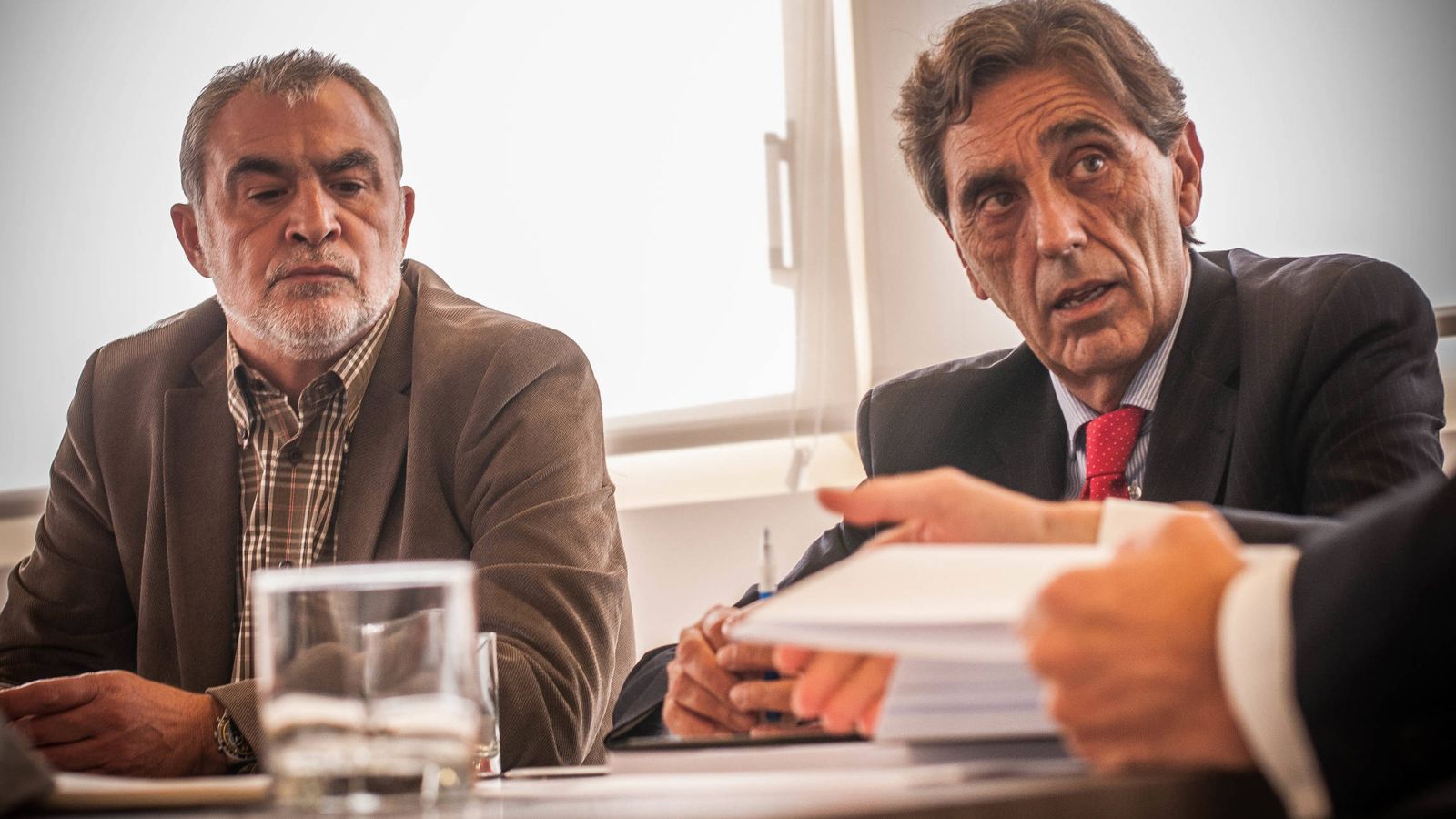 Foto: José Luis Villa, presidente de la plataforma, y el abogado Felipe Izquierdo