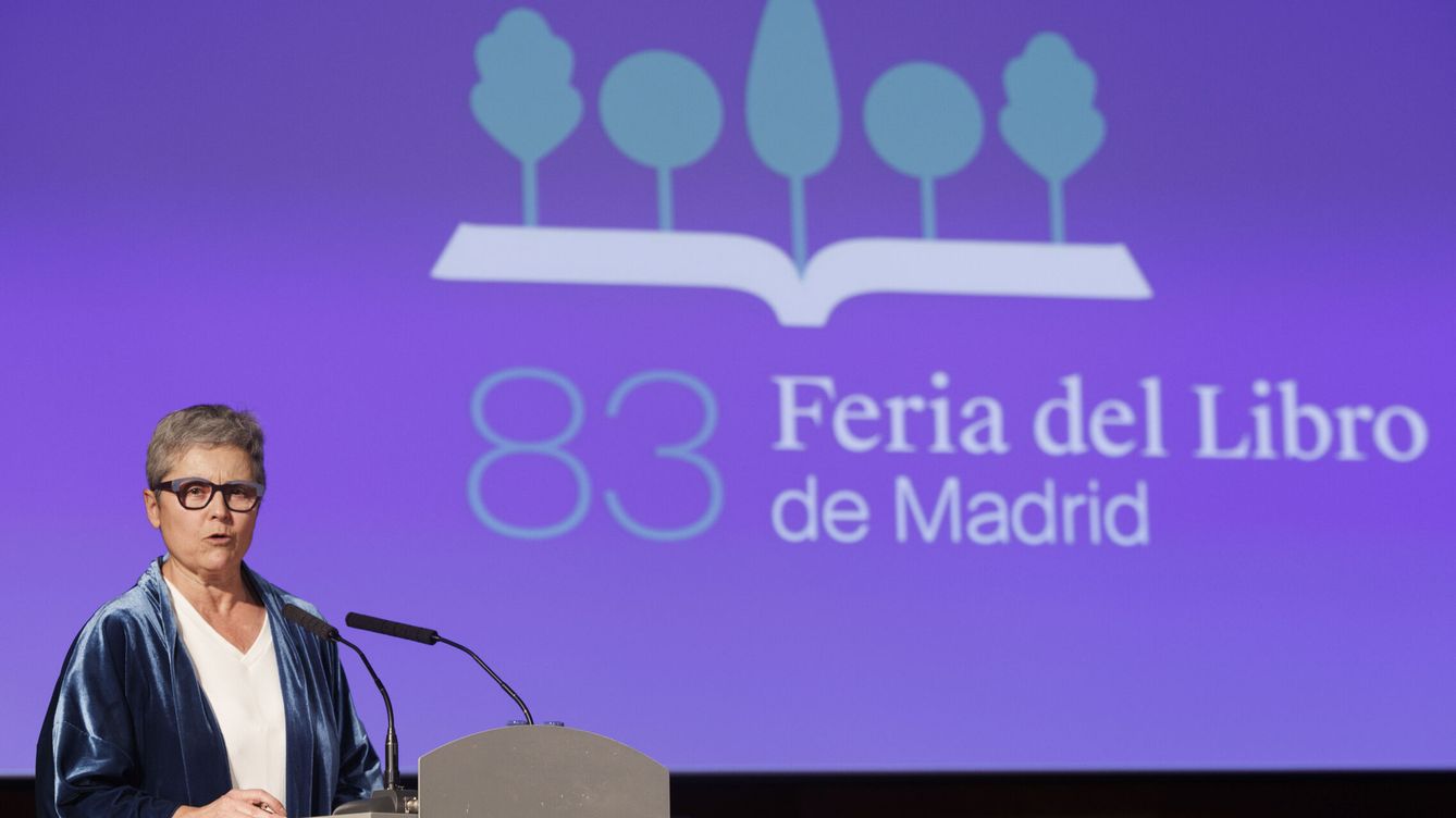 Foto: La directora de la Feria del Libro de Madrid, Eva Orúe, esta mañana durante la presentación (EFE Sergio Pérez) 