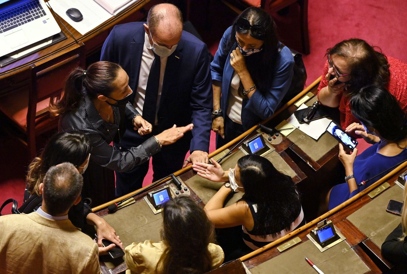 Debate entre senadores en Italia. (EFE)
