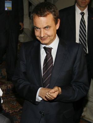 El tercer lapsus de Zapatero sobre el “trágico accidente” de Barajas eclipsa la Conferencia de Presidentes