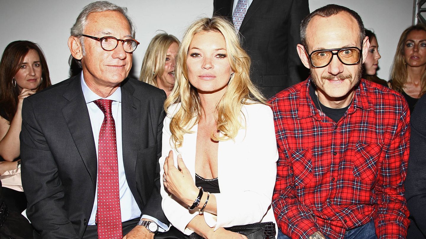 Isak Andic con Kate Moss y Terry Richardson (Getty)