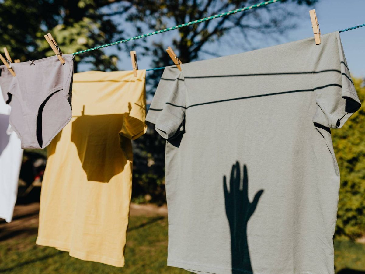 Foto: El truco para secar rápido tu ropa este verano si vas directo de la playa a coger el coche (Karolina Kaboompics para Pexels)