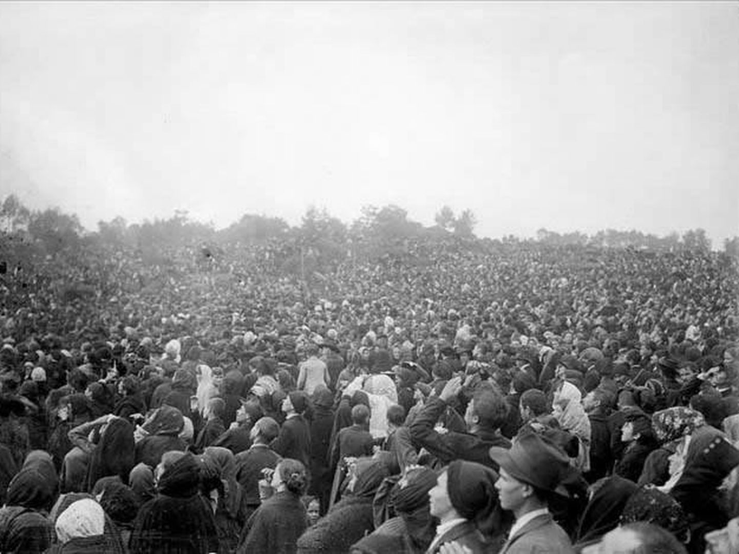 Fotografía del día 13 de octubre de 1917, durante el llamado 'Milagro del Sol' ocurrido en Fátima. Foto: CC