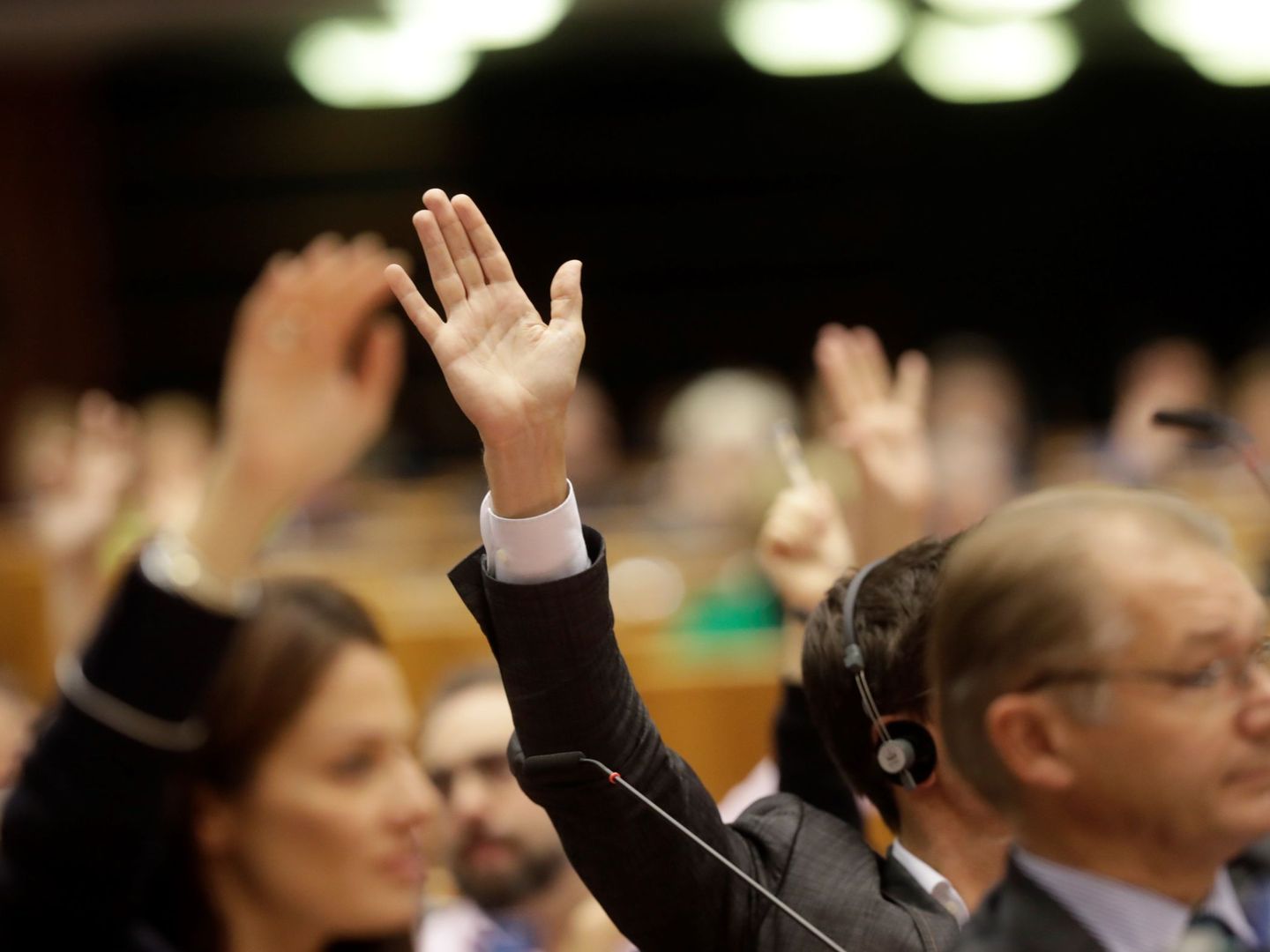 Votación durante un pleno del Parlamento Europeo en Bruselas. (Reuters)