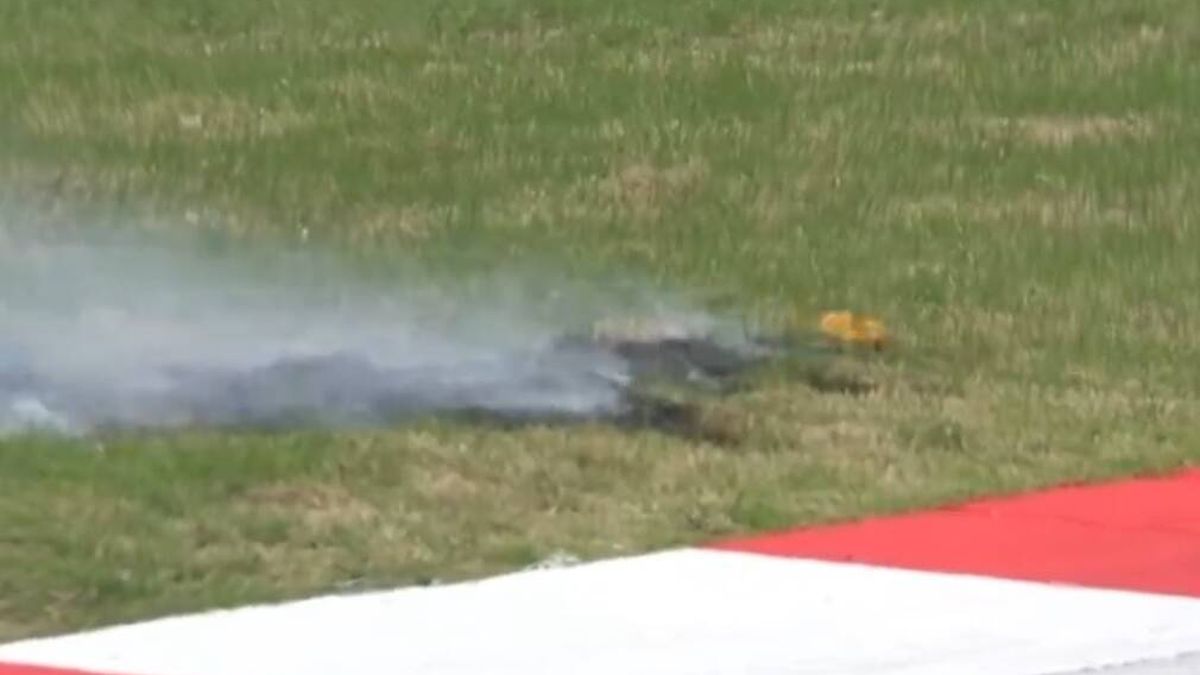"¡Hay fuego! Lo más raro que he visto jamás": la insólita bandera roja en el GP de China 1 por un incendio en la hierba