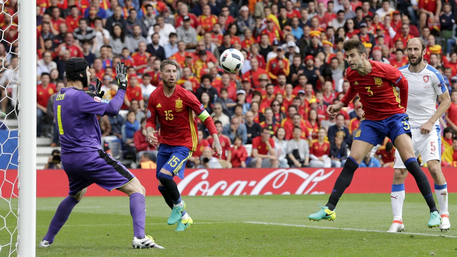 Foto: Piqué marcó el gol de la victoria de España contra la República Checa. (EFE/EPA)