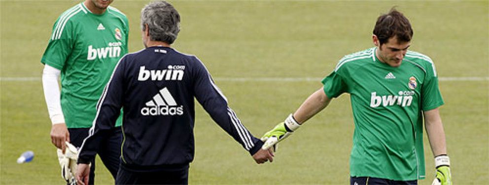 Foto: "Mourinho pidió el año pasado la cabeza de Valdano, ¿pedirá ahora la de Iker o Ramos?"
