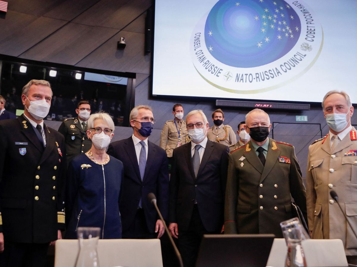 Foto: Los participantes en la reunión de Consejo OTAN-Rusia en Bruselas. (Reuters/Olivier Hoslet)