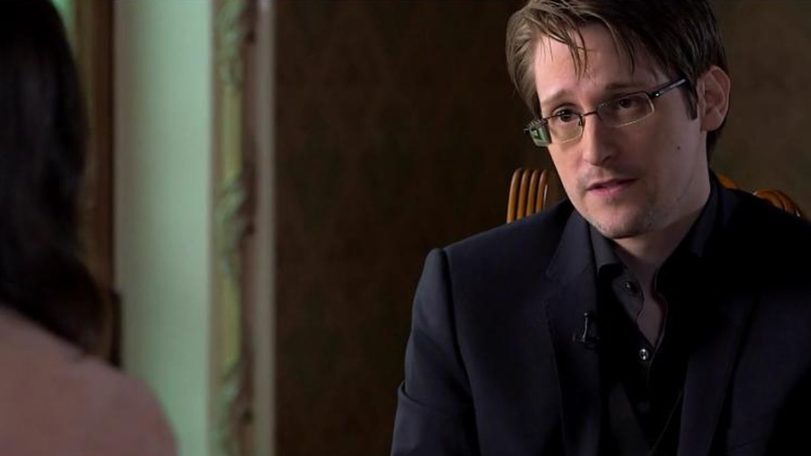 Foto: Edward Snowden, en un momento de la entrevista con Ana Pastor. (Imagen: La Sexta)