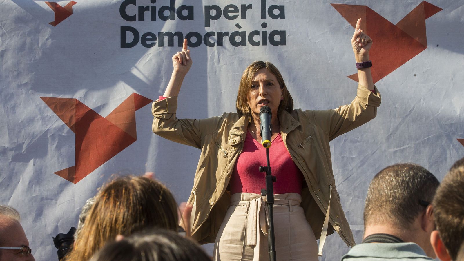 Foto: La presidenta del Parlamento de Cataluña, Carme Forcadell, da inicio a la 'Maratón por la democracia'. (EFE)