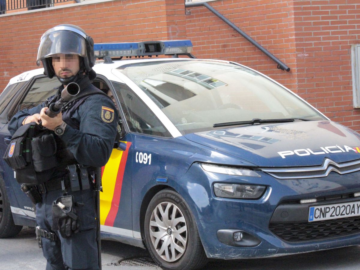 Foto: Un policía en una imagen de archivo. (EFE/Reduan Dris)