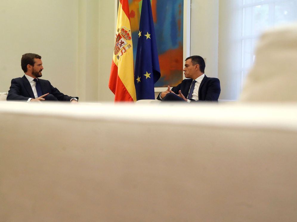 Foto: Pedro Sánchez y Pablo Casado, durante su reunión este 16 de octubre en la Moncloa. (EFE)