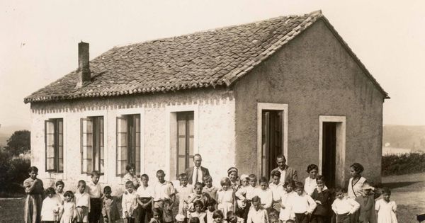 Foto: Foto de familia de los niños que viajaron a San Vicente de la Barquera en 1936. (ILE)