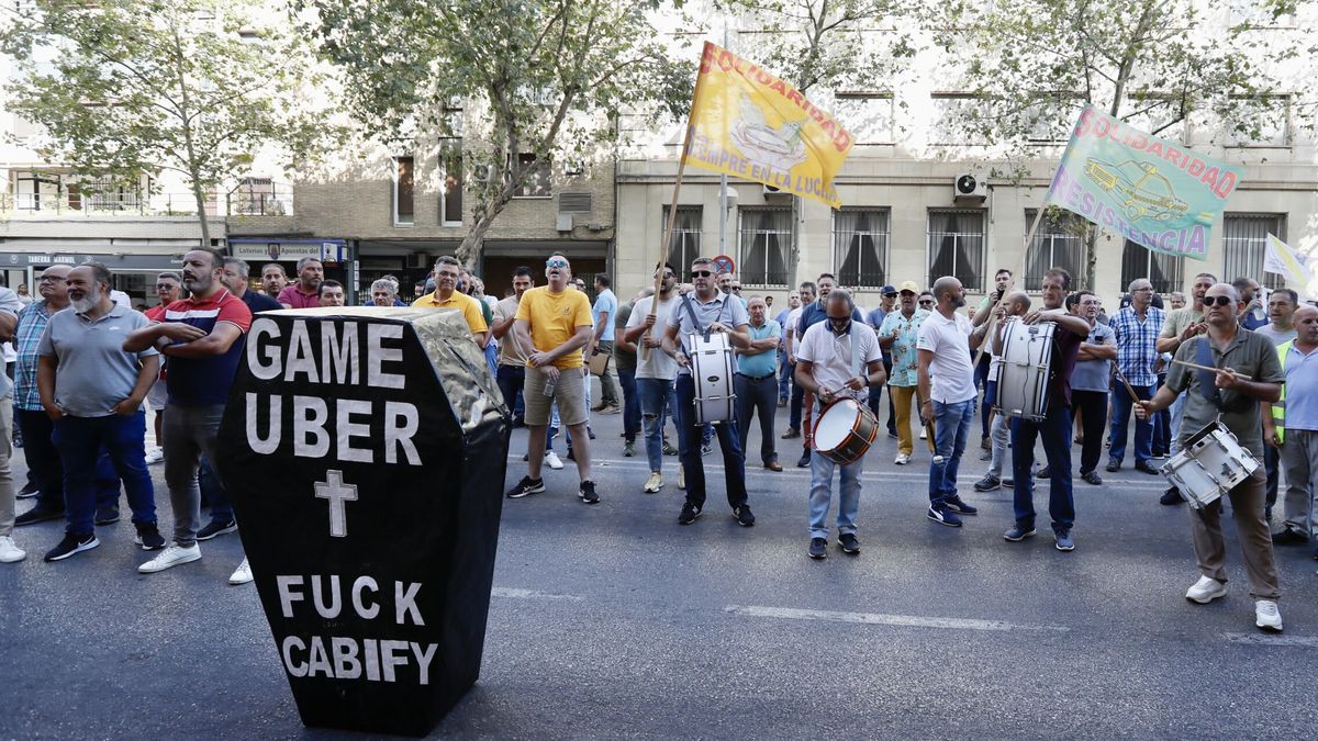 Espadas urge a Moreno soluciones a la 'guerra' del taxi que él fue dilatando como alcalde
