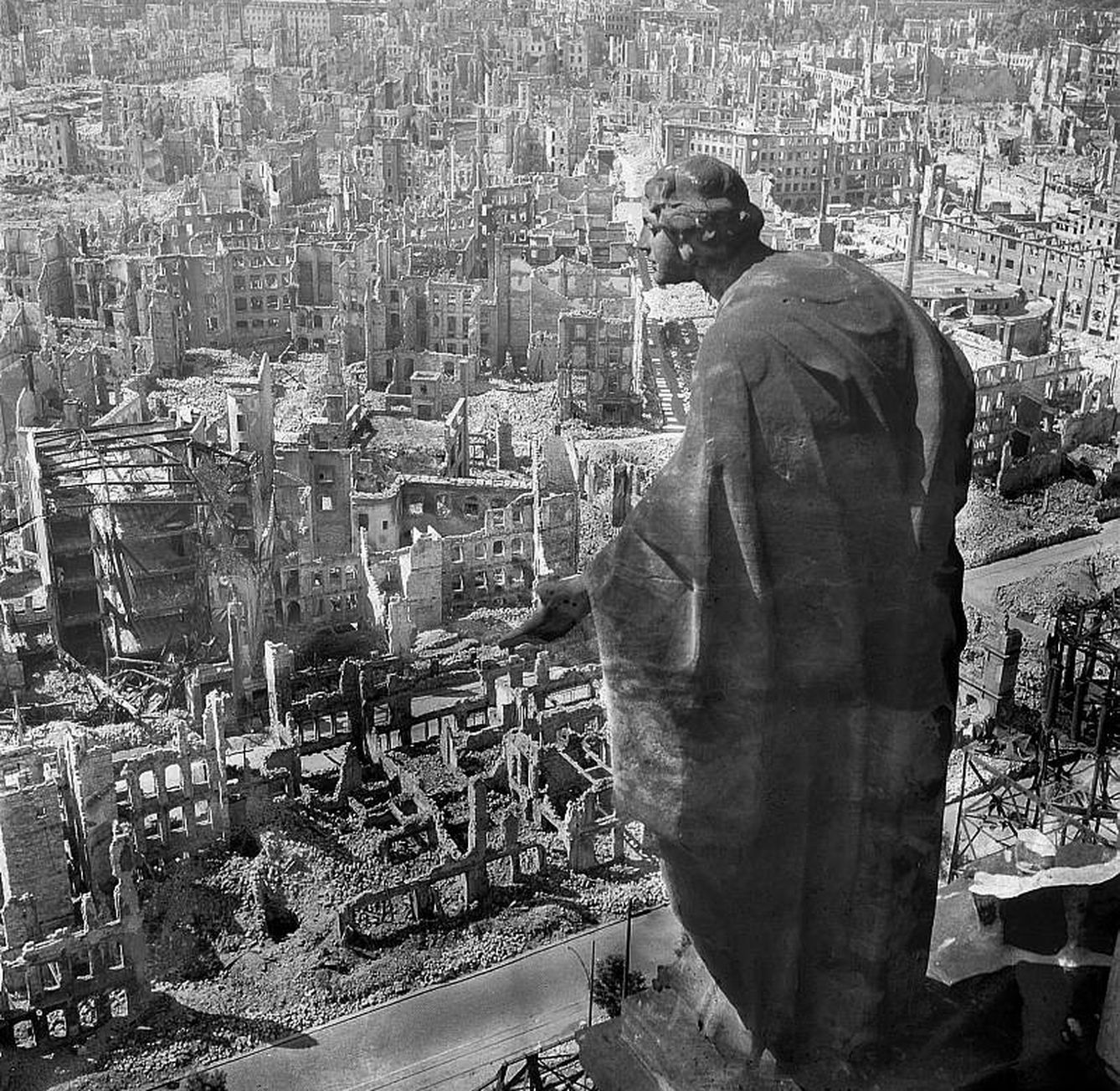 La ciudad alemana de Dresde en ruinas. (Archivo)