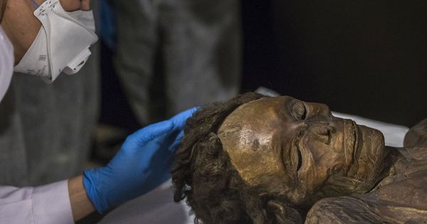 Foto: La momia guanche es el mejor ejemplo de restos momificados de las culturas prehispánicas canarias (EFE/Emilio Naranjo)
