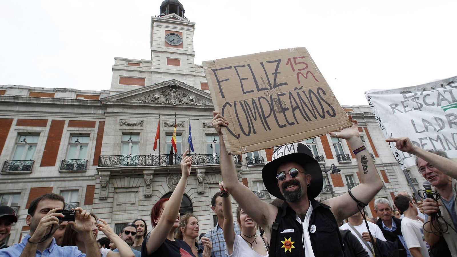 Foto: Concentración en la Puerta del Sol coincidiendo con el primer aniversario del movimiento 15-M. (Reuters)