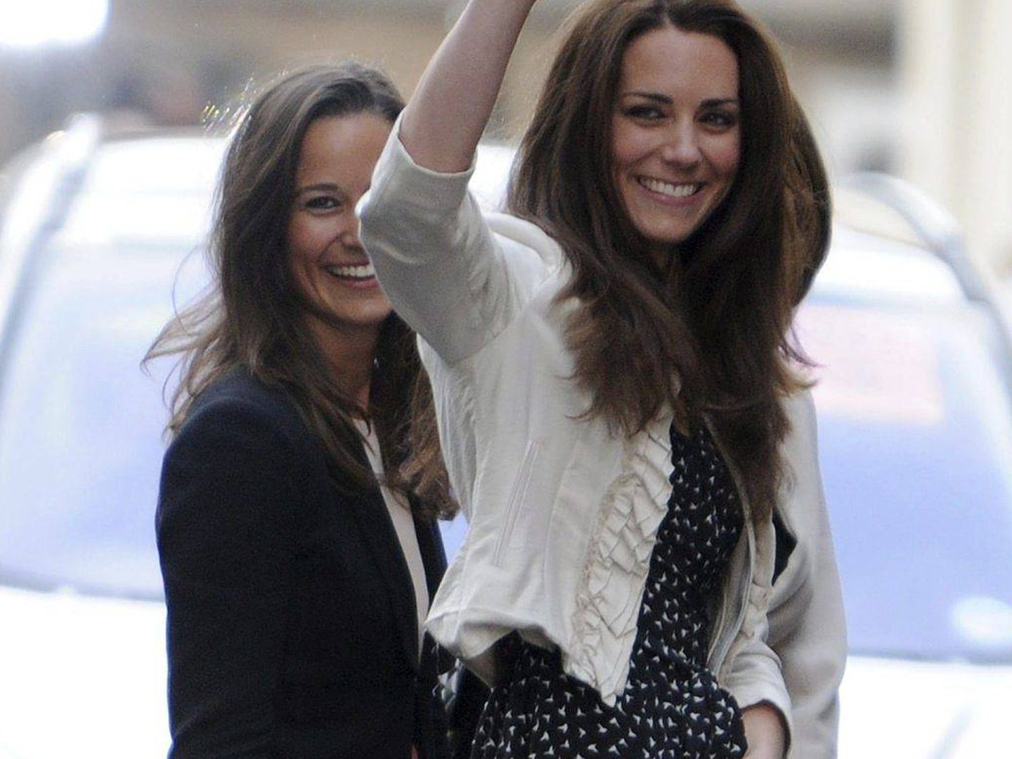 Kate Middleton y su hermana Pippa en una imagen de archivo. (EFE)