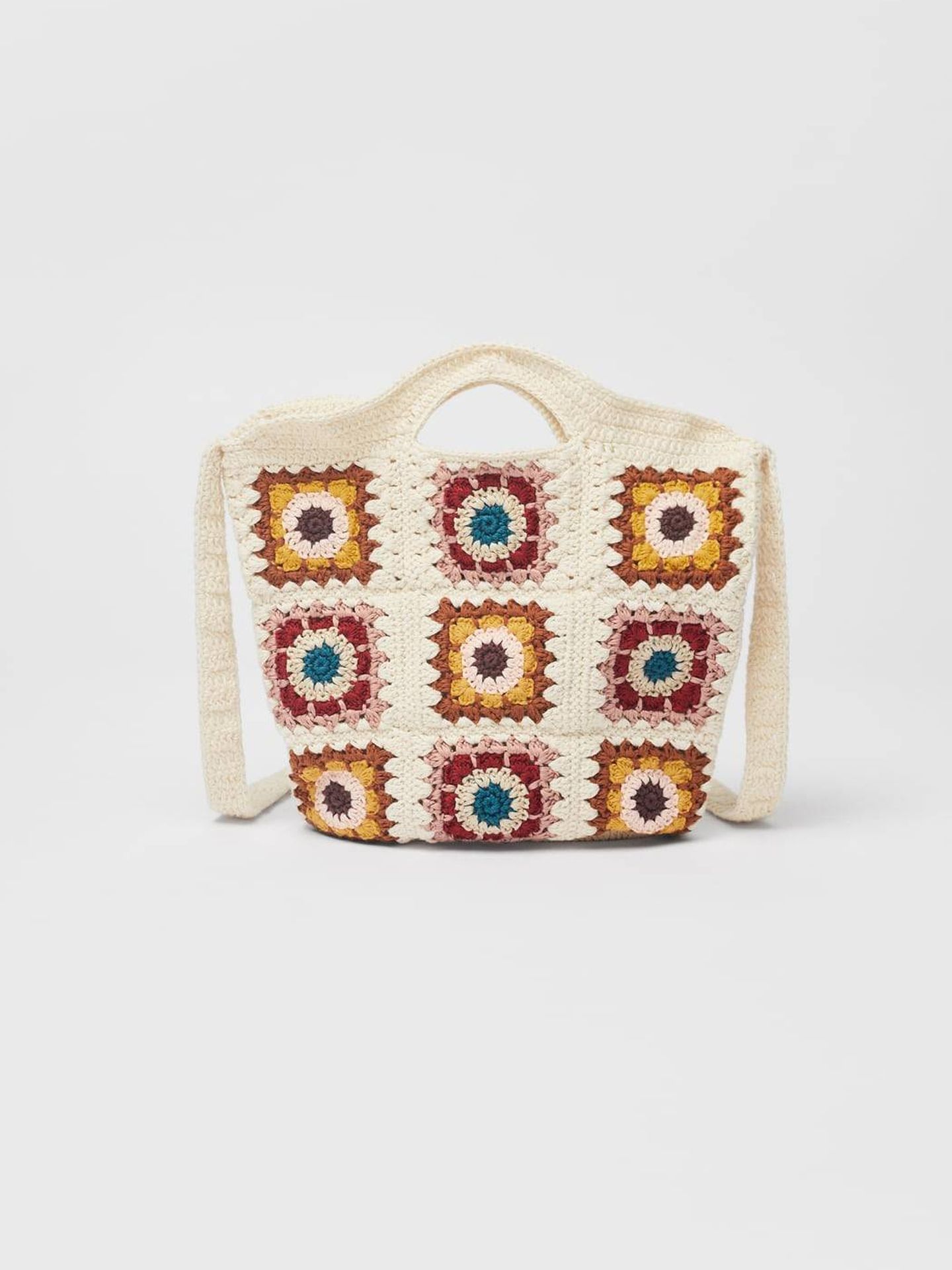 Bolso de crochet de Zara. (Cortesía)