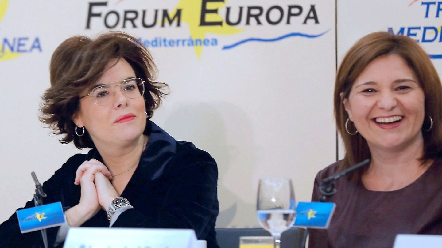 Soraya Sáénz de Santamaría e Isabel Bonig en Valencia. (EFE)