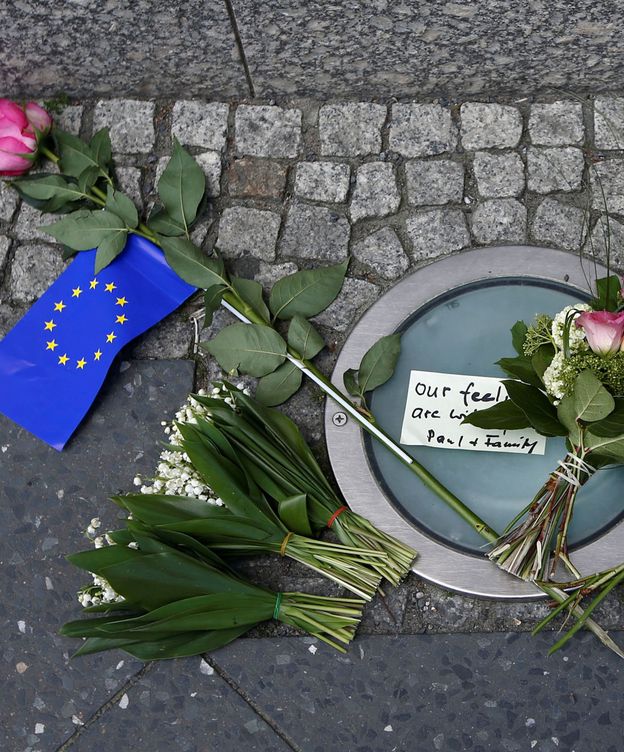 Foto: Flores en recuerdo de las víctimas del atentado en Mánchester. (Reuters) 
